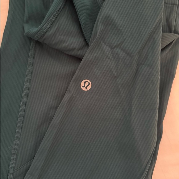 Lululemon Dance Studio MR Crop - Picture 3 of 3